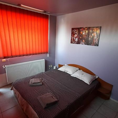 Spacious, Modern Condo In New Villa - Sleeps 6 布加勒斯特 外观 照片