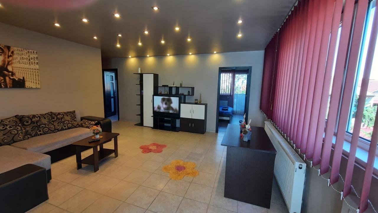 Spacious, Modern Condo In New Villa - Sleeps 6 布加勒斯特 外观 照片