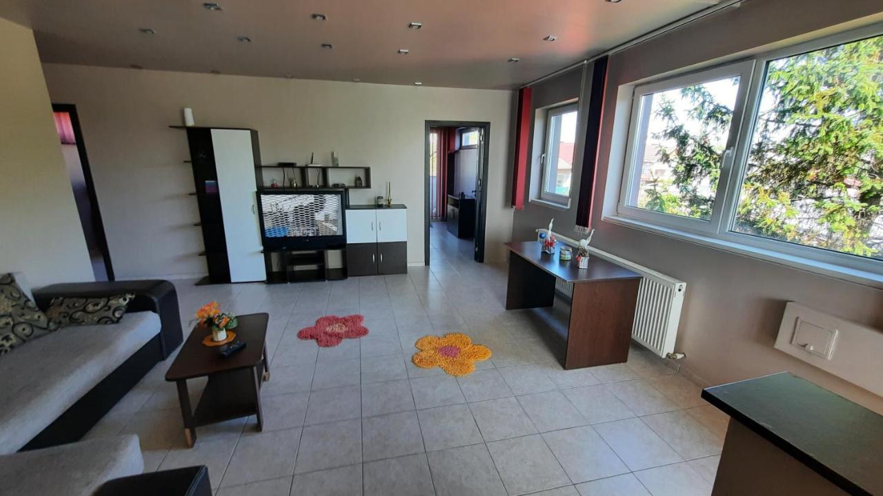 Spacious, Modern Condo In New Villa - Sleeps 6 布加勒斯特 外观 照片