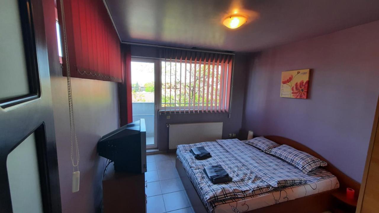 Spacious, Modern Condo In New Villa - Sleeps 6 布加勒斯特 外观 照片