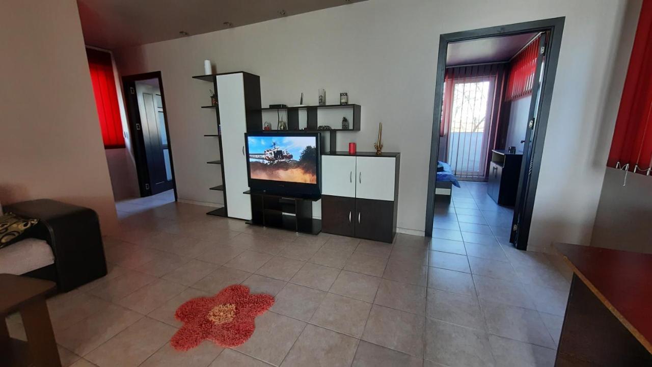 Spacious, Modern Condo In New Villa - Sleeps 6 布加勒斯特 外观 照片