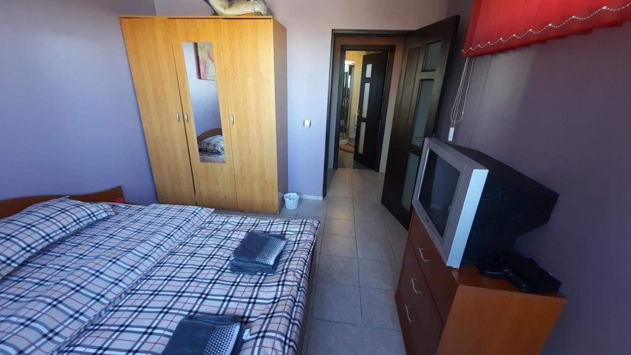 Spacious, Modern Condo In New Villa - Sleeps 6 布加勒斯特 外观 照片