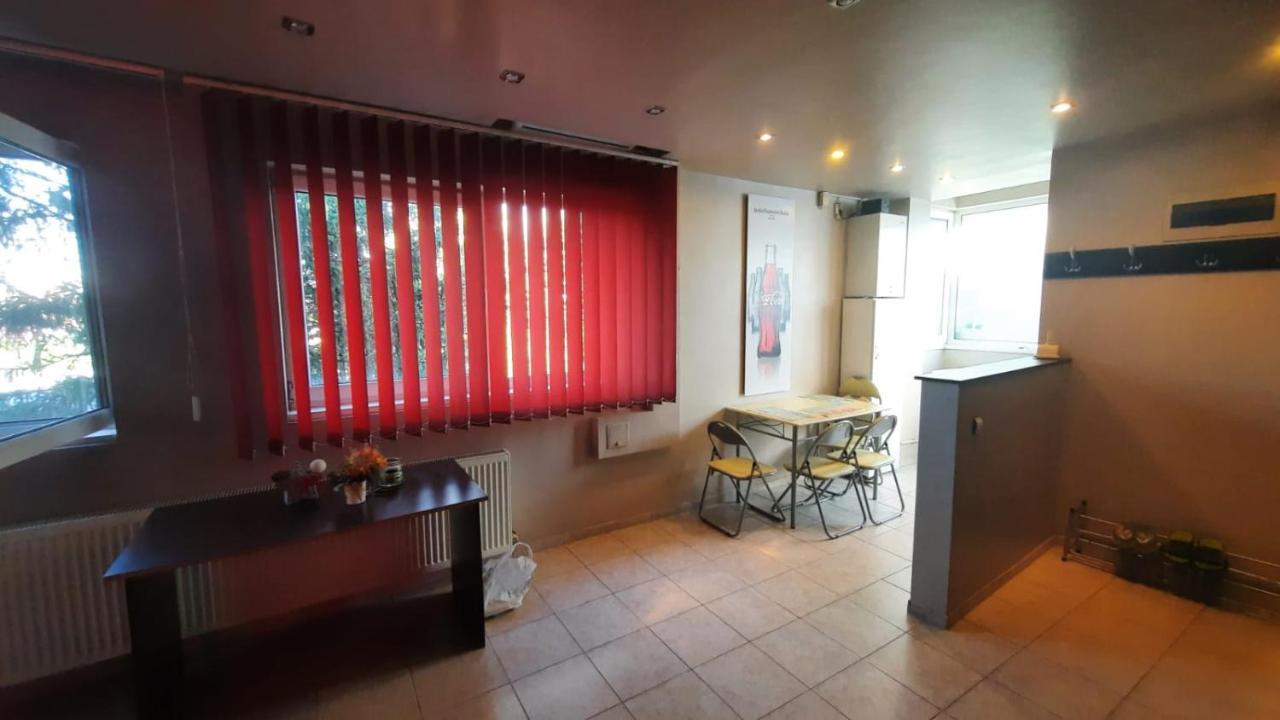 Spacious, Modern Condo In New Villa - Sleeps 6 布加勒斯特 外观 照片