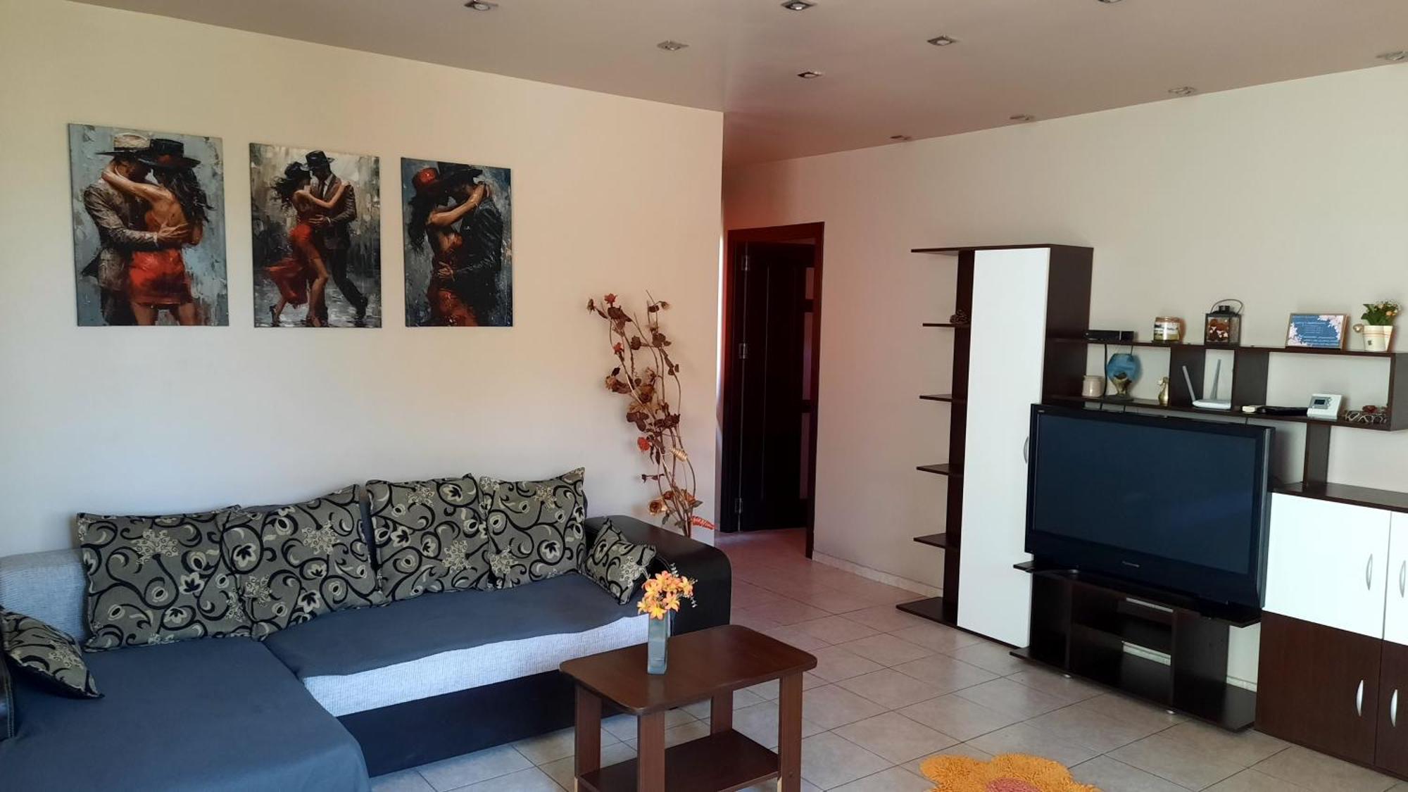 Spacious, Modern Condo In New Villa - Sleeps 6 布加勒斯特 外观 照片